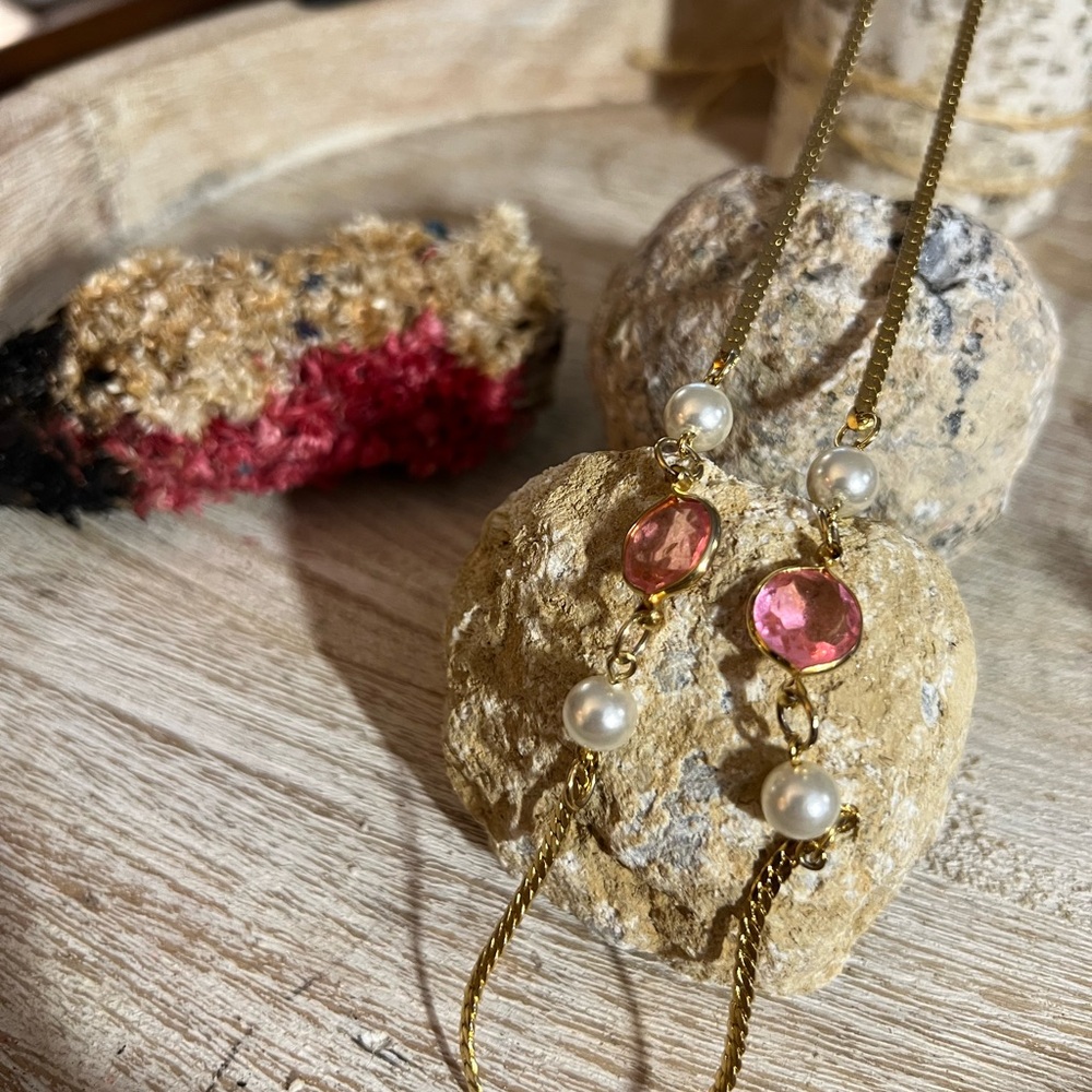 Vintage Gold Tone Pink Crystal & Faux Pearl Drop Necklace